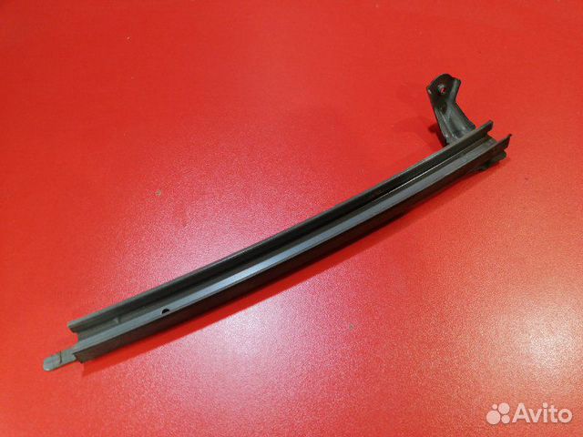 Направляющая стекла двери передняя правая Lexus