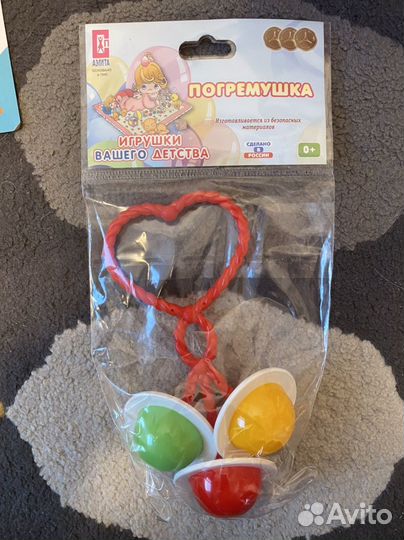 Пакет с новыми детскими игрушками и ниблером