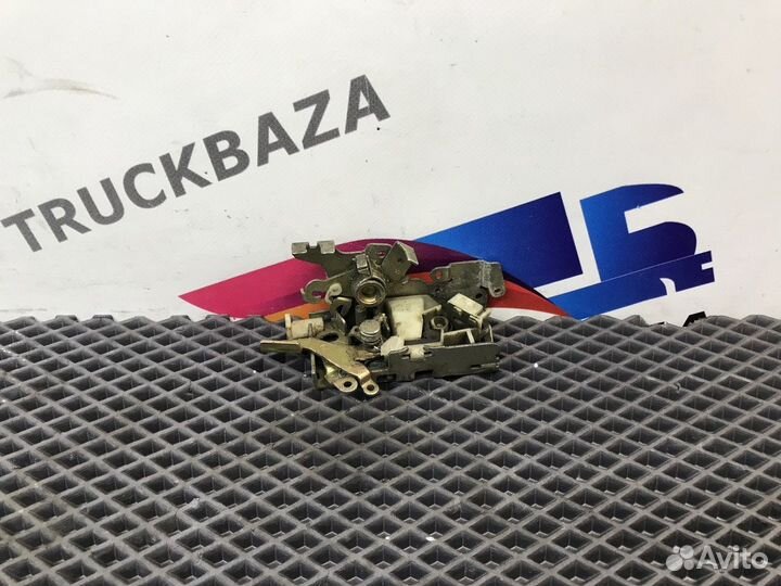 Замок двери передней правой