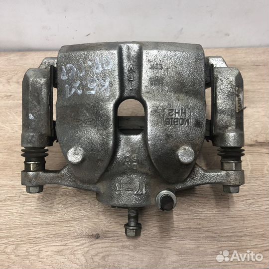 Суппорт передний правый Kia K5