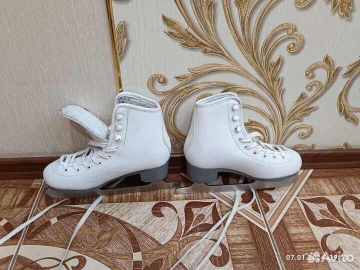 Коньки фигурные 35-36 размер
