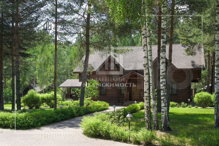 Дом 412 м² на участке 50 сот.