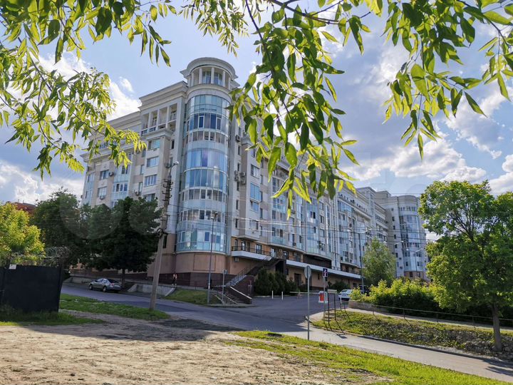 3-к. квартира, 141 м², 2/7 эт.