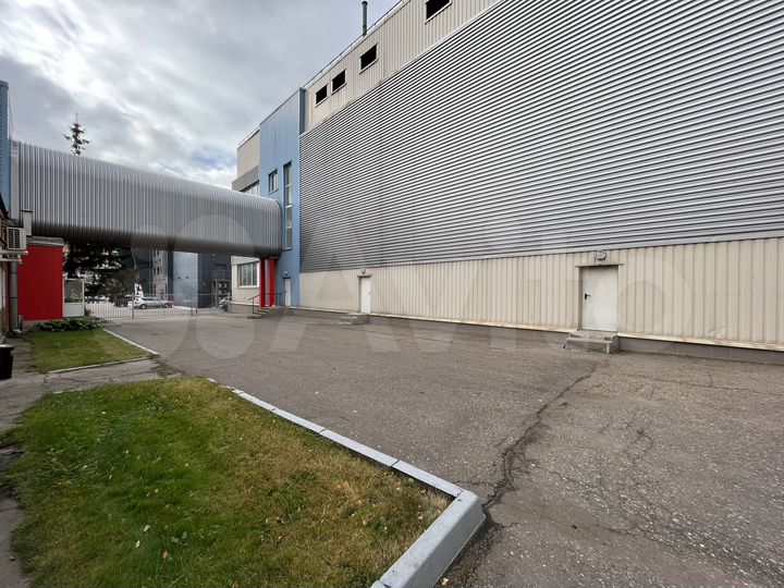 Три здания, 5454.8 м²