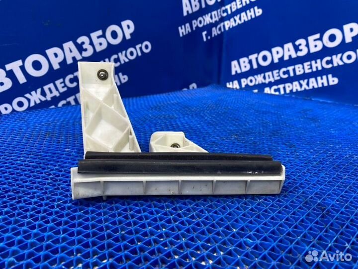 Направляющая стекла двери Peugeot 308 хэтчбек EP6C