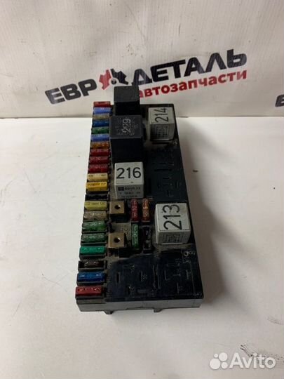 Блок предохранителей Audi 80 B3 седан 1989