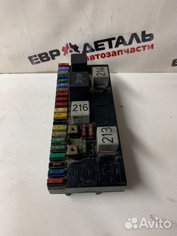 Блок предохранителей Audi 80 B3 седан 1989