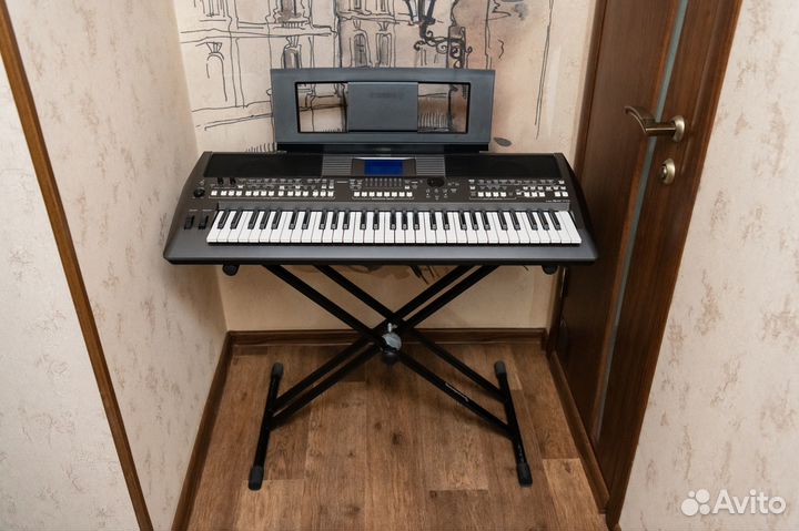 Синтезатор-аранжировочная станция Yamaha PSR-S670