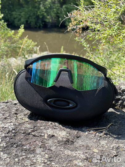 Oakley hydra