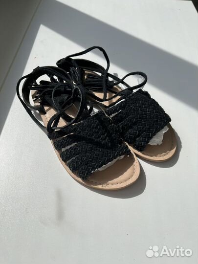 Продам кожанные босоножки 38