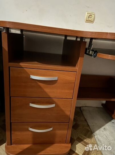 Очень удобный Компьютерный стол бу