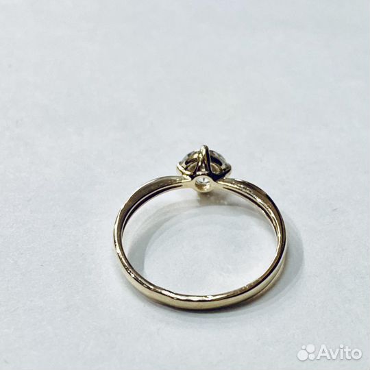 Золотое кольцо с камнем