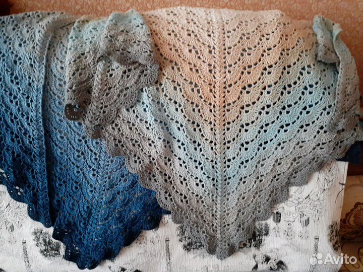 Платок женский вязаный