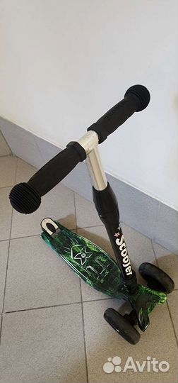 Самокат трехколесный