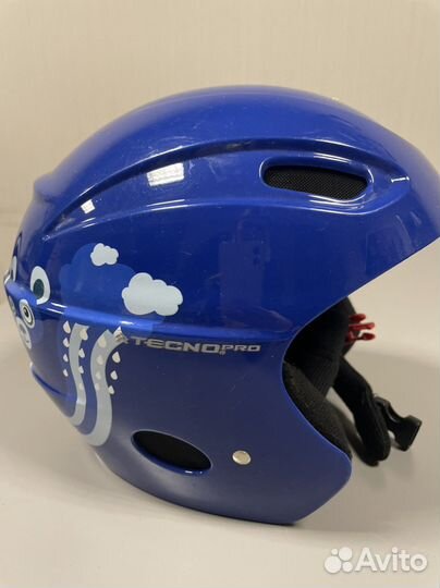 Горнолыжные ботинки и шлем детские