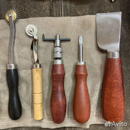 Набор инструментов для работы с кожей