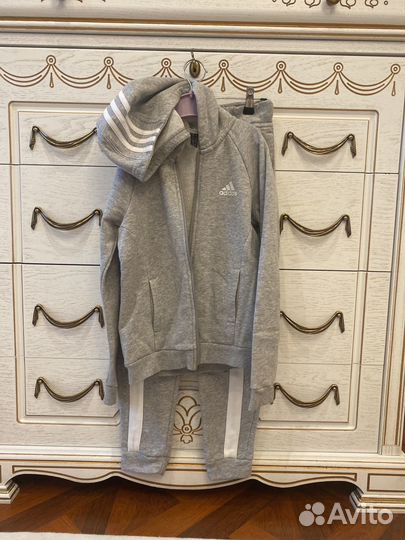 Костюм Адидас,оригинал,хорошее
