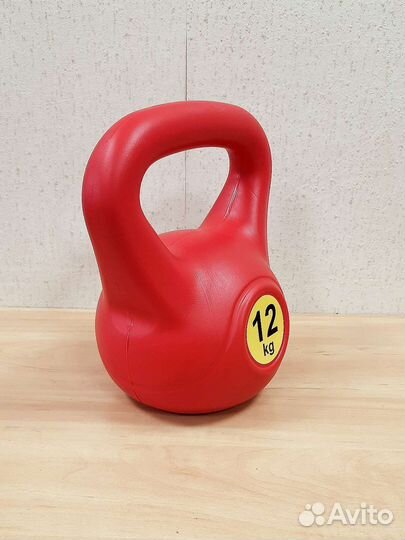 Гиря 12 кг спортивная пластиковая насыпная красная