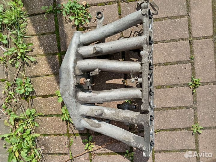 Впускной колектор на мерседес 124