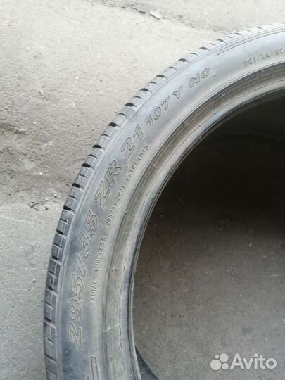 Pirelli P Zero Rosso 295/35 R21