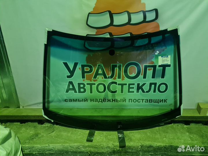 Лобовое стекло Peugeot 301