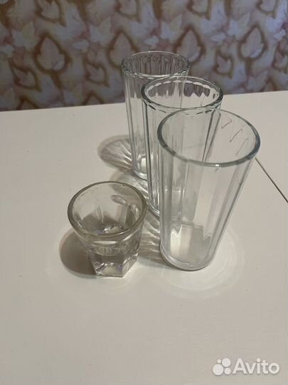 Рюмки, стаканы, стопки