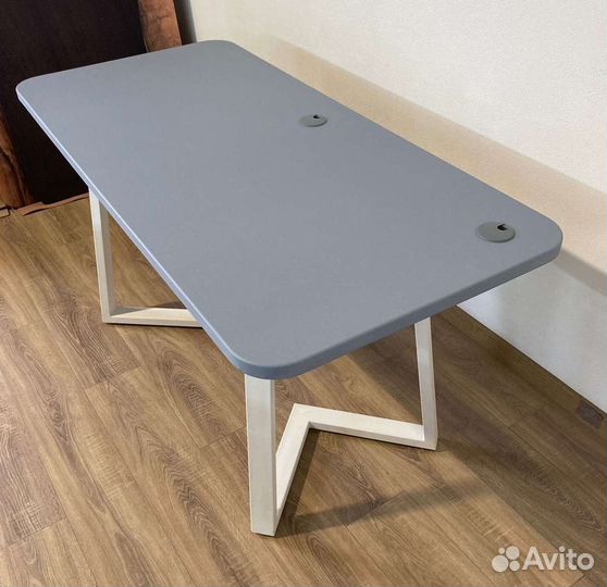 Письменный стол