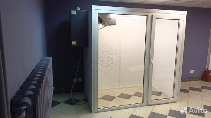 Цветочная витрина черного цвета