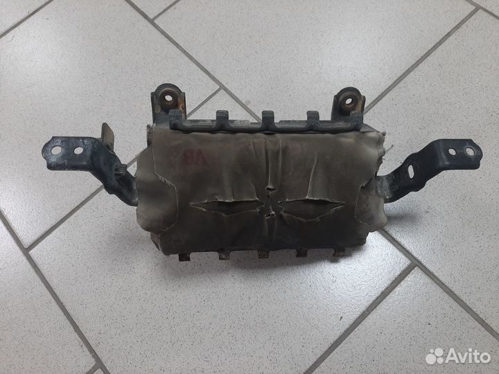 Подушка пассажира в торпедо Land Cruiser 200 07-15