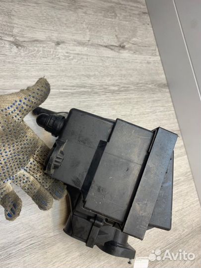 Корпус воздушного фильтра Volkswagen Passat B6