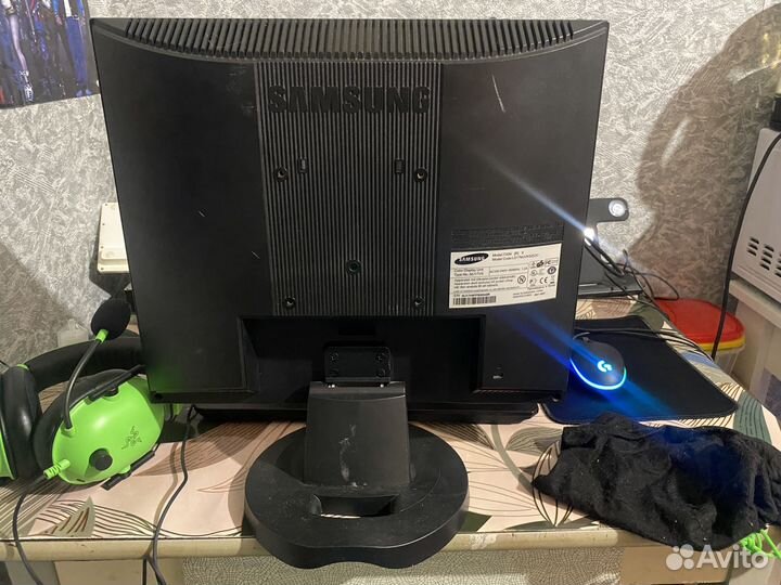 Мониторы Acer и Samsung
