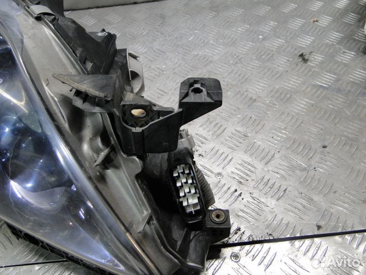 Фара передняя Lexus LS600 2008 5.0