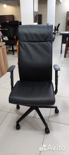 Офисное кресло