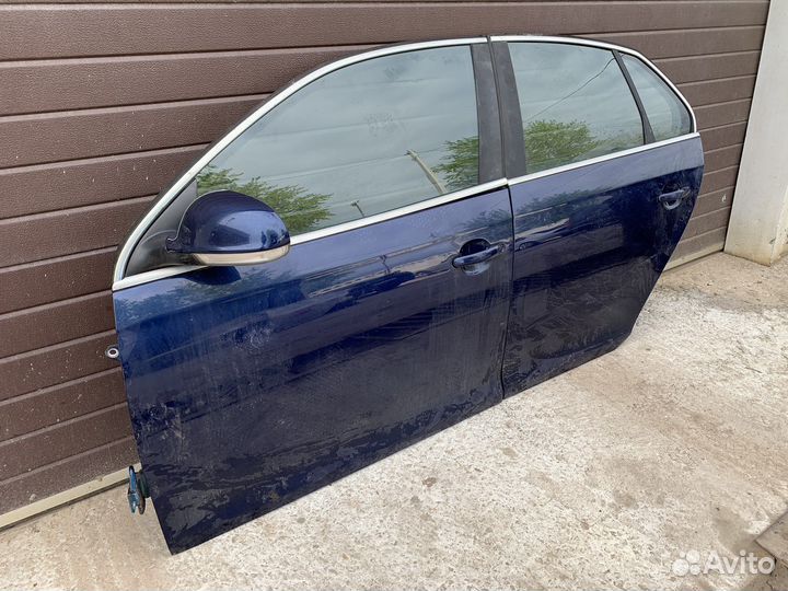 Volkswagen Jetta 5 - Левые боковые двери