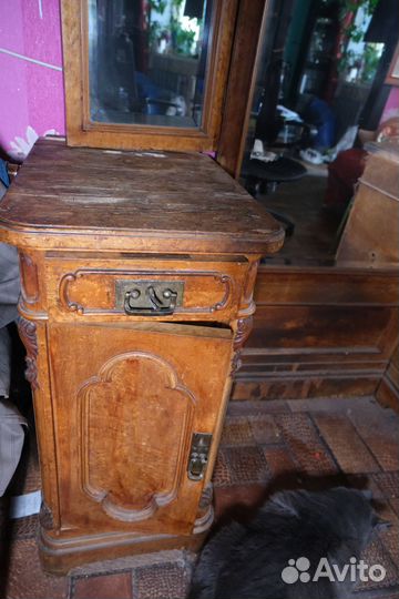 Трюмо с зеркалом старинное