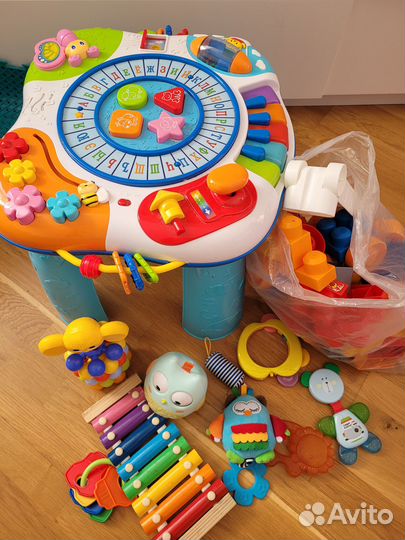 Развивающий стол baby go и пакет игрушек