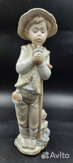Фарфоровая фигура 