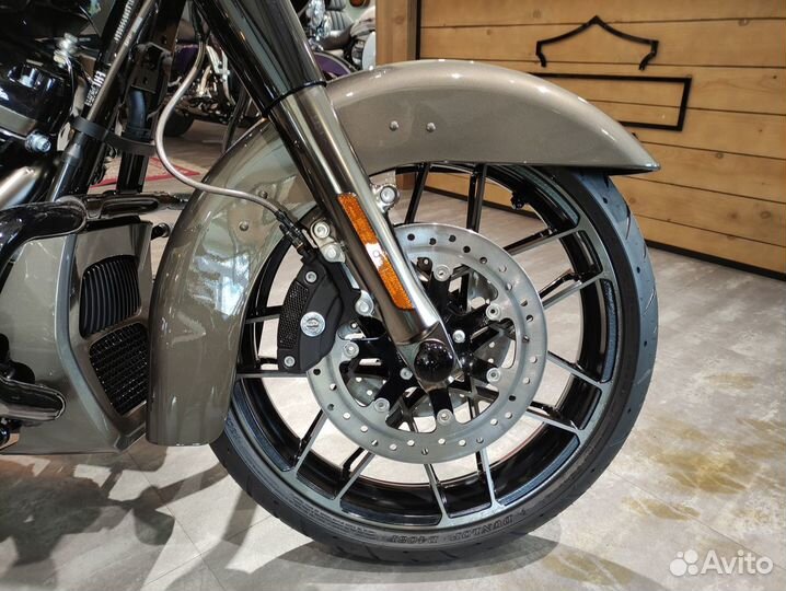CVO Street Glide 2021 Bronze Armor