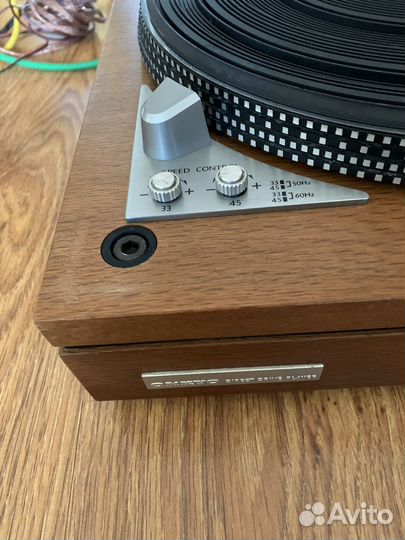 Проигрыватель винила Onkyo CP700m