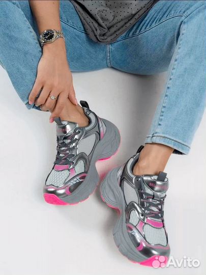 Кроссовки женские