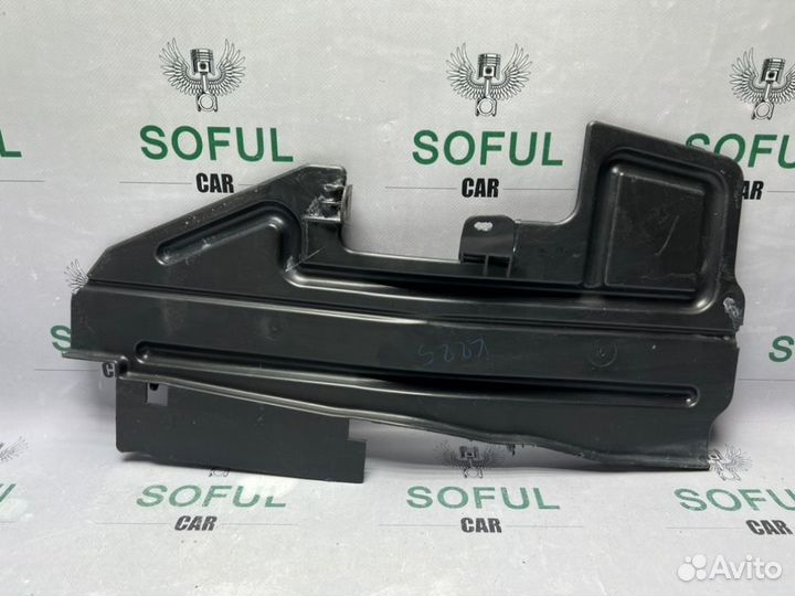 Дефлектор радиатора левый Toyota Avensis 2008