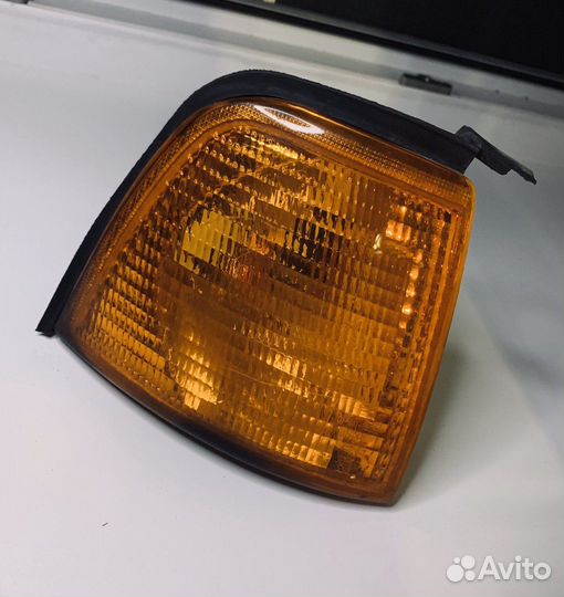 Поворотник Ауди 80 b3 (правый)