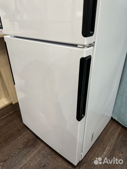 Холодильник Hotpoint-Ariston HFP 5200 W