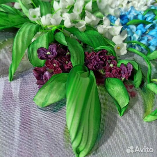 Картина вышитая шелковыми лентами. Букет цветов