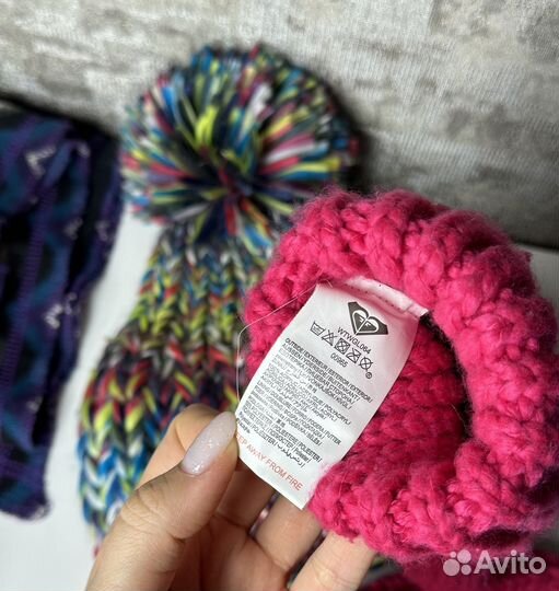 Шапка и варежки Roxy, Uniqlo, шарф Anna Verdi