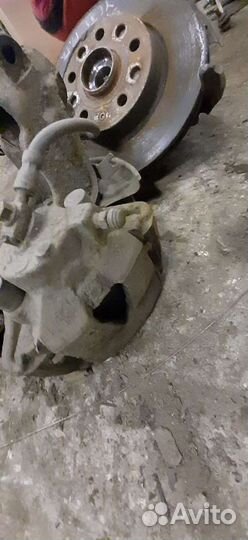 Супорта передние Skoda Yeti 2011