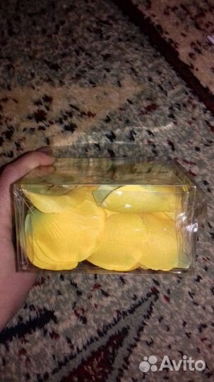 Лепестки роз