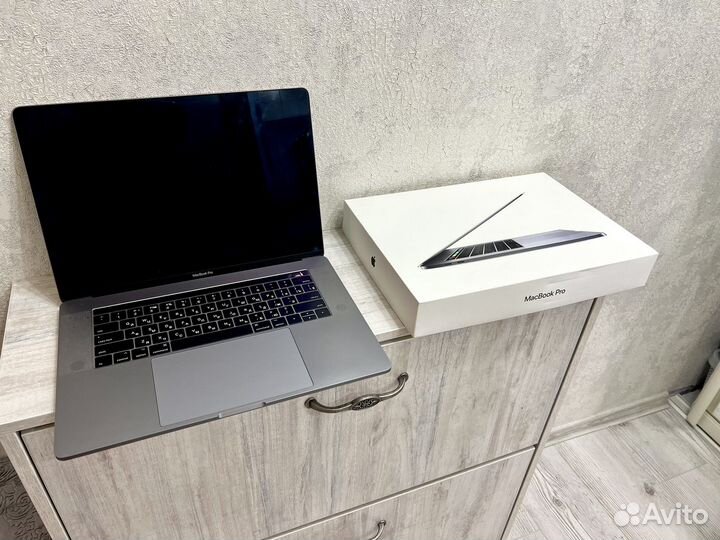 Apple MacBook Pro 15 2017 touch bar