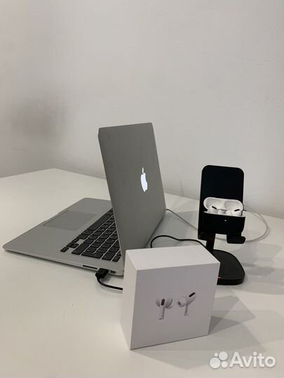 Macbook air 13 2011 (подарок AirPods PRO)