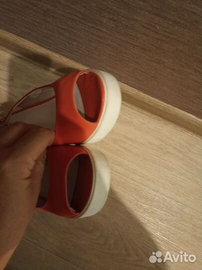 Босоножки женские